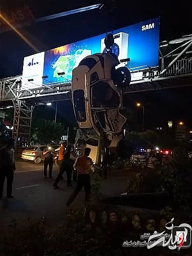 5 تصویر باورنکردنی از تصادف عجیب در شمال تهران/ عکس